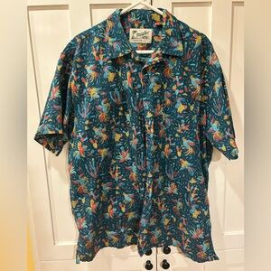Howler Bros short sleeve shirt with rooster/cactus conversational print. Sz XL